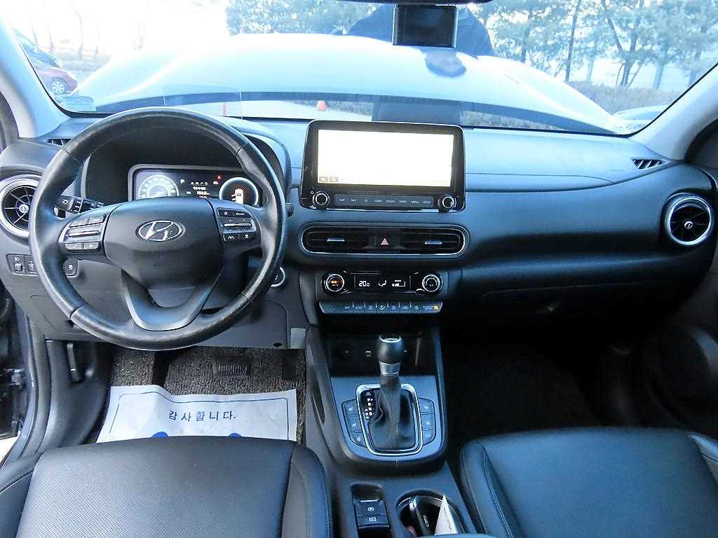 HYUNDAI Kona - Vista 7