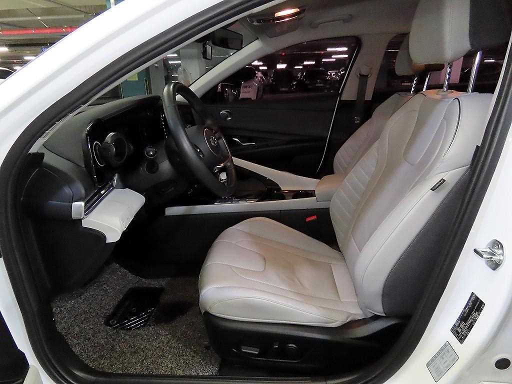 HYUNDAI Avante - Vista 6