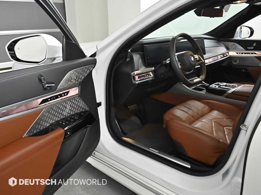BMW i7 - Vista 11