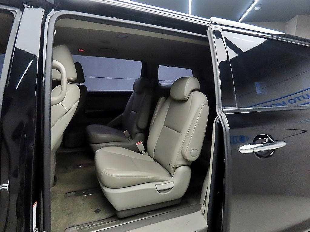 KIA Carnival - Vista 6