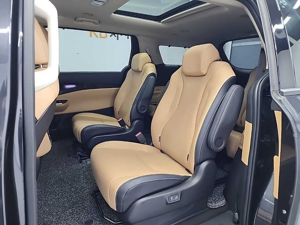 KIA Carnival - Vista 12