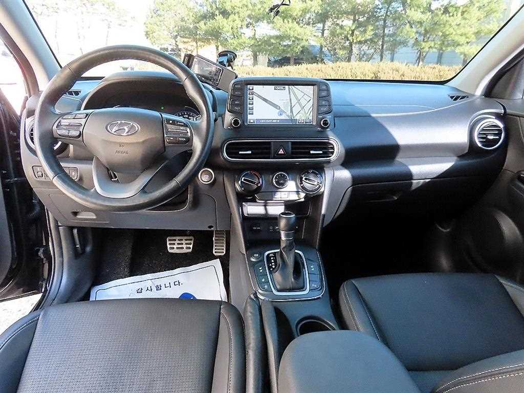 HYUNDAI Kona - Vista 7