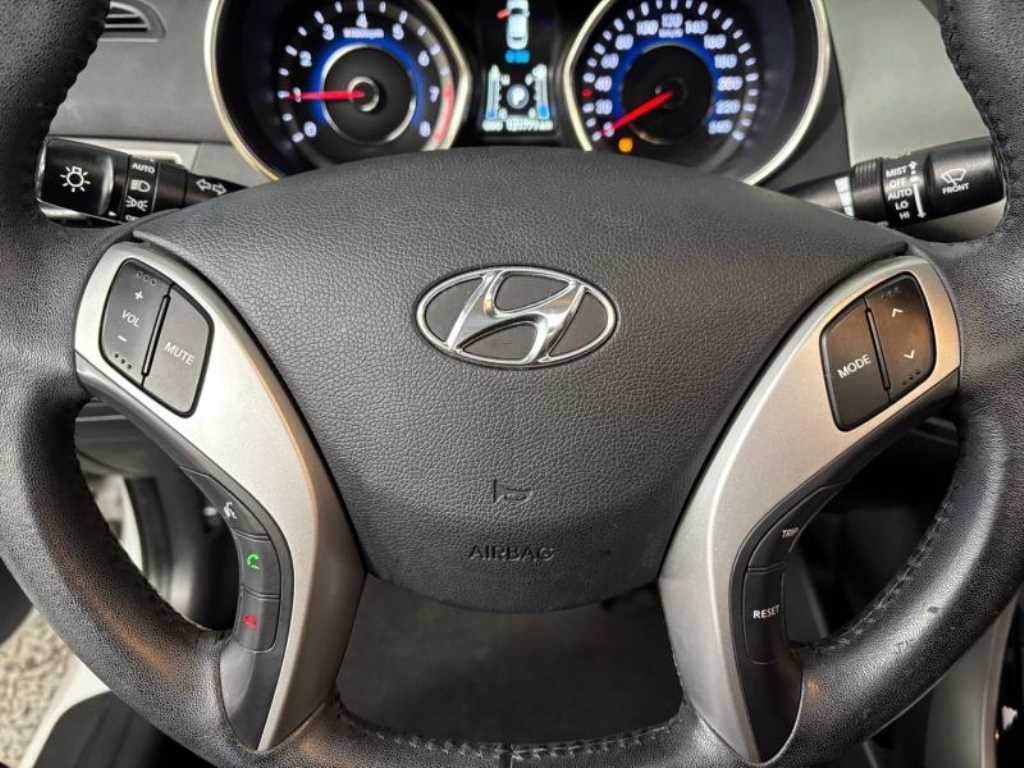 HYUNDAI Avante 2011 Blanco - Importación desde Corea - HF Imports Iquique - Foto 13