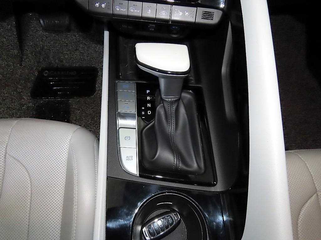 HYUNDAI Avante - Vista 12