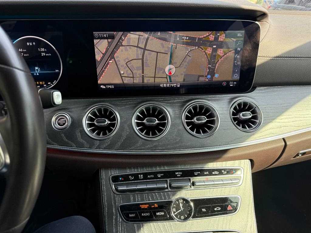 Mercedes Benz CLS Class - Vista 9