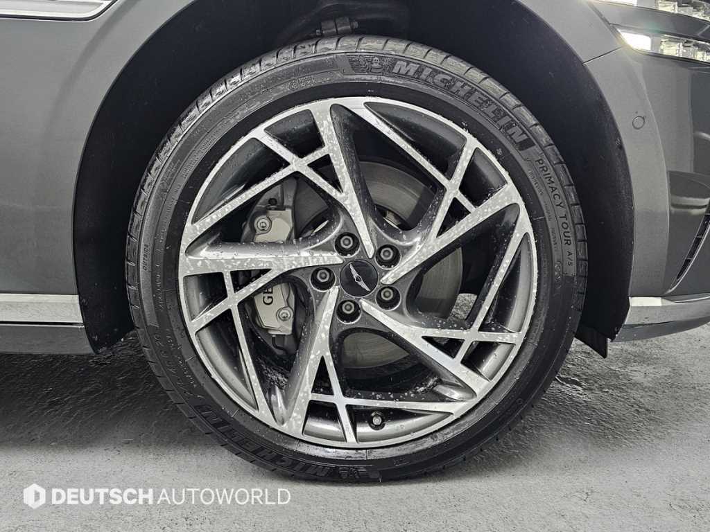 Genesis G90 - Vista 5