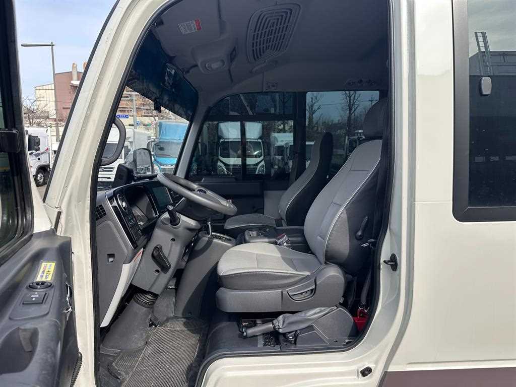 medium and large bus Hyundai bus - Vista 12