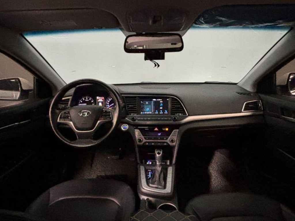 HYUNDAI Avante - Vista 6