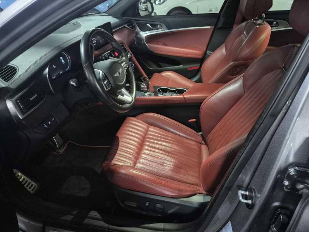 Genesis G70 - Vista 6