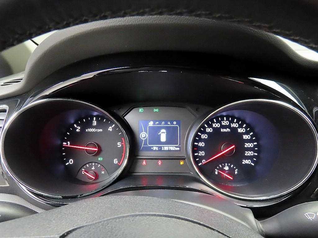 KIA Carnival - Vista 8