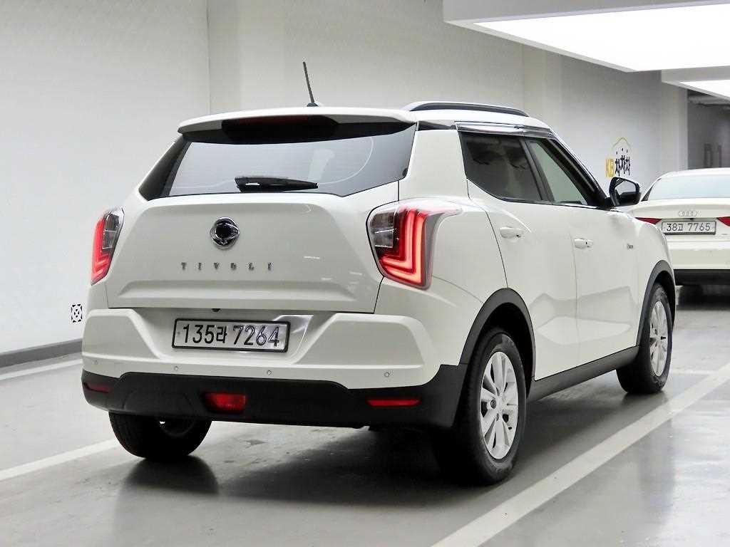 Ssangyong Tivoli - Vista 4