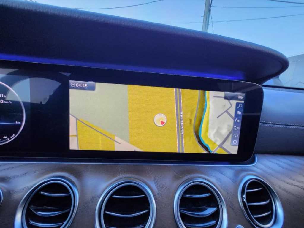 Mercedes Benz E class - Vista 8