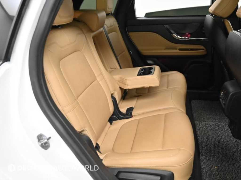 Lincoln Corsair - Vista 12