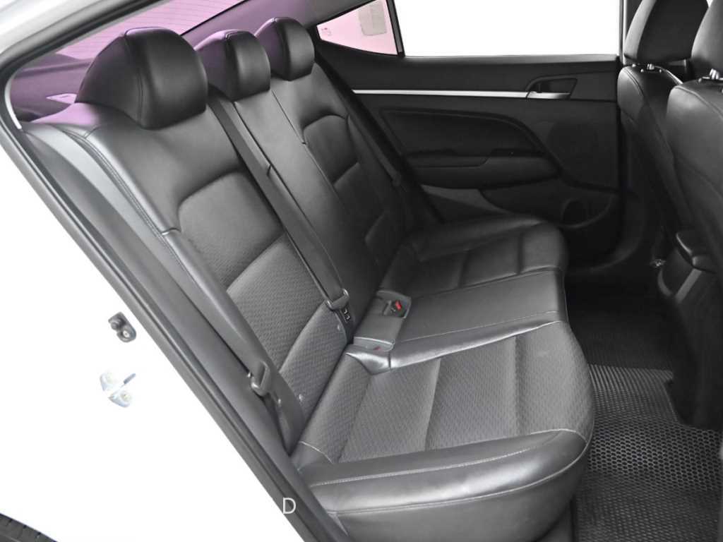 HYUNDAI Avante - Vista 12