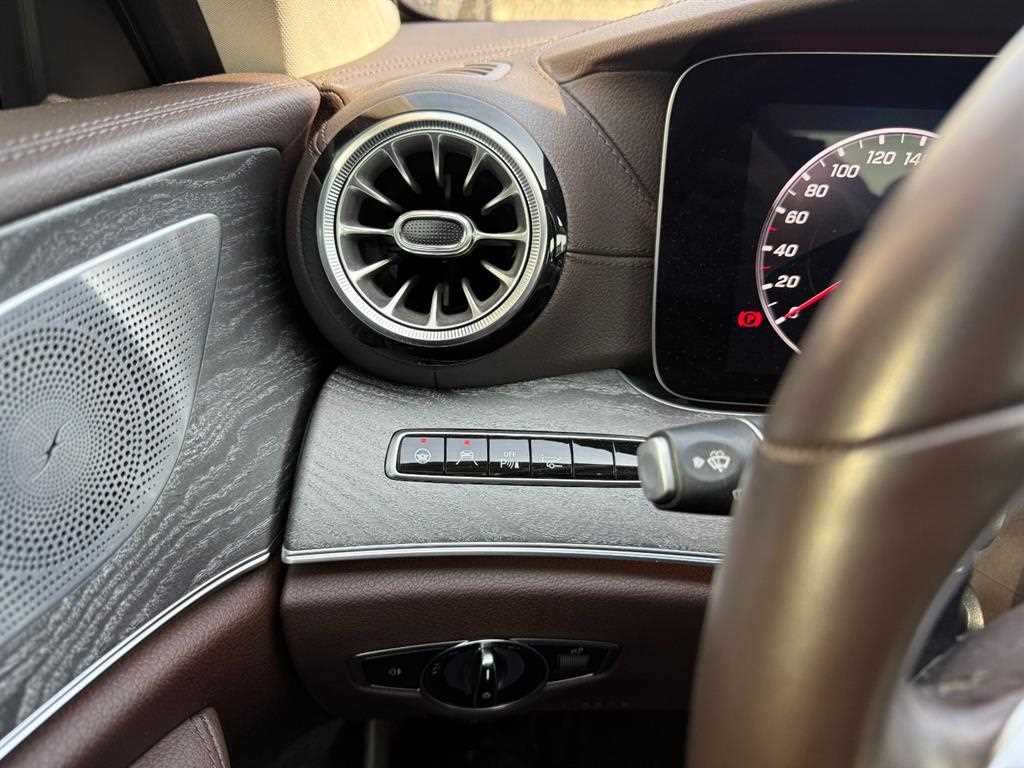 Mercedes Benz CLS Class - Vista 8