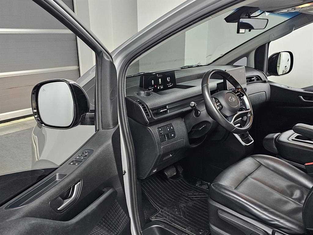 HYUNDAI Staria - Vista 11