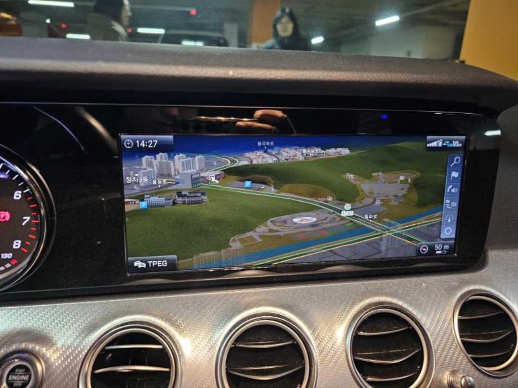 Mercedes Benz E class - Vista 7