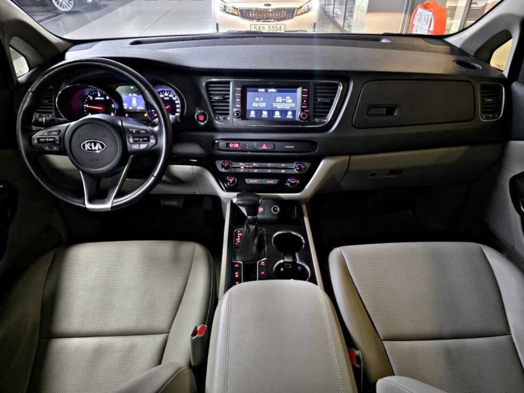 KIA Carnival - Vista 10