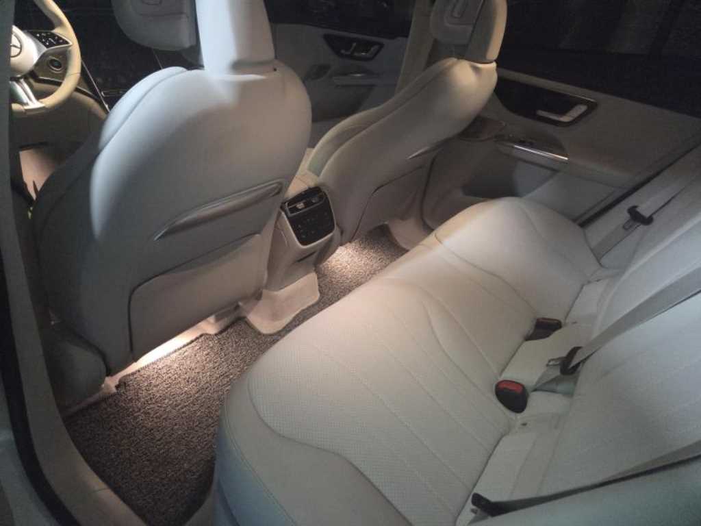 Mercedes Benz EQE - Vista 9