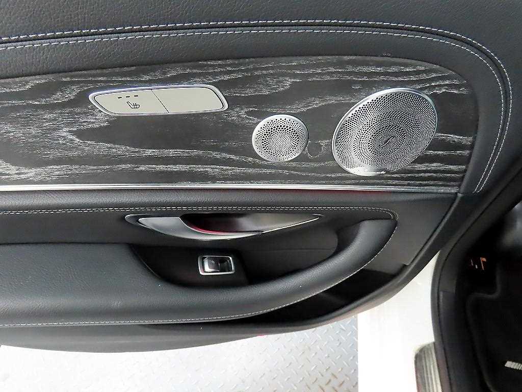 Mercedes Benz E class - Vista 12