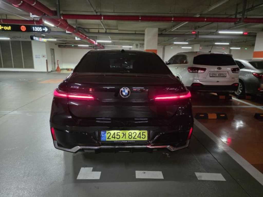 BMW 7 Series - Vista 4