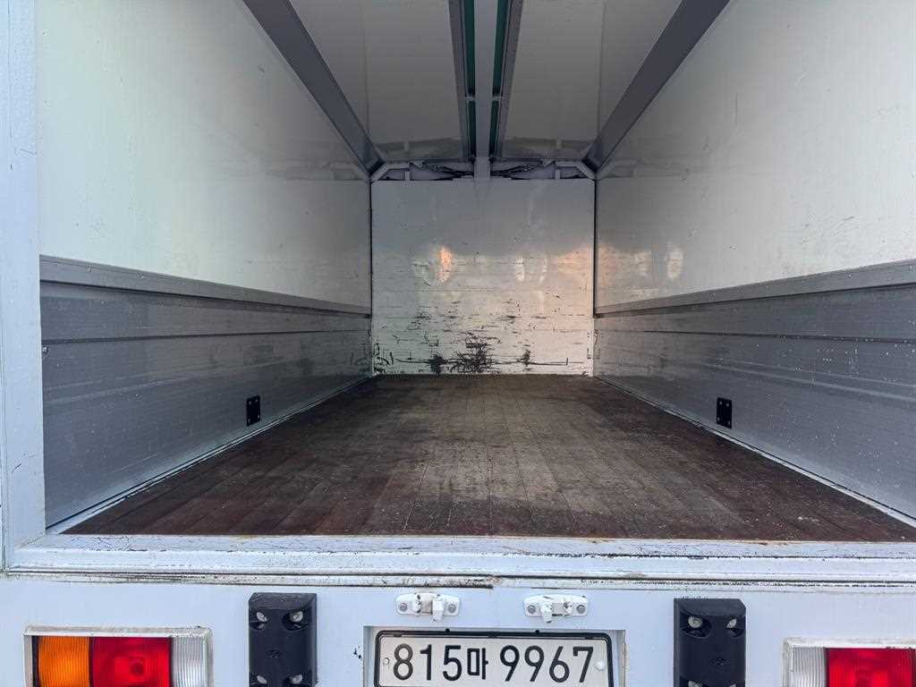 medium and large cargo truck - Vista 7