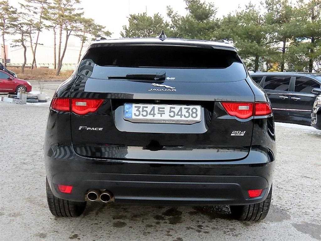 Jaguar F-PACE - Vista 4