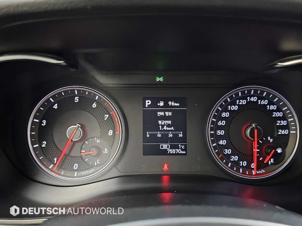 Genesis G70 - Vista 8