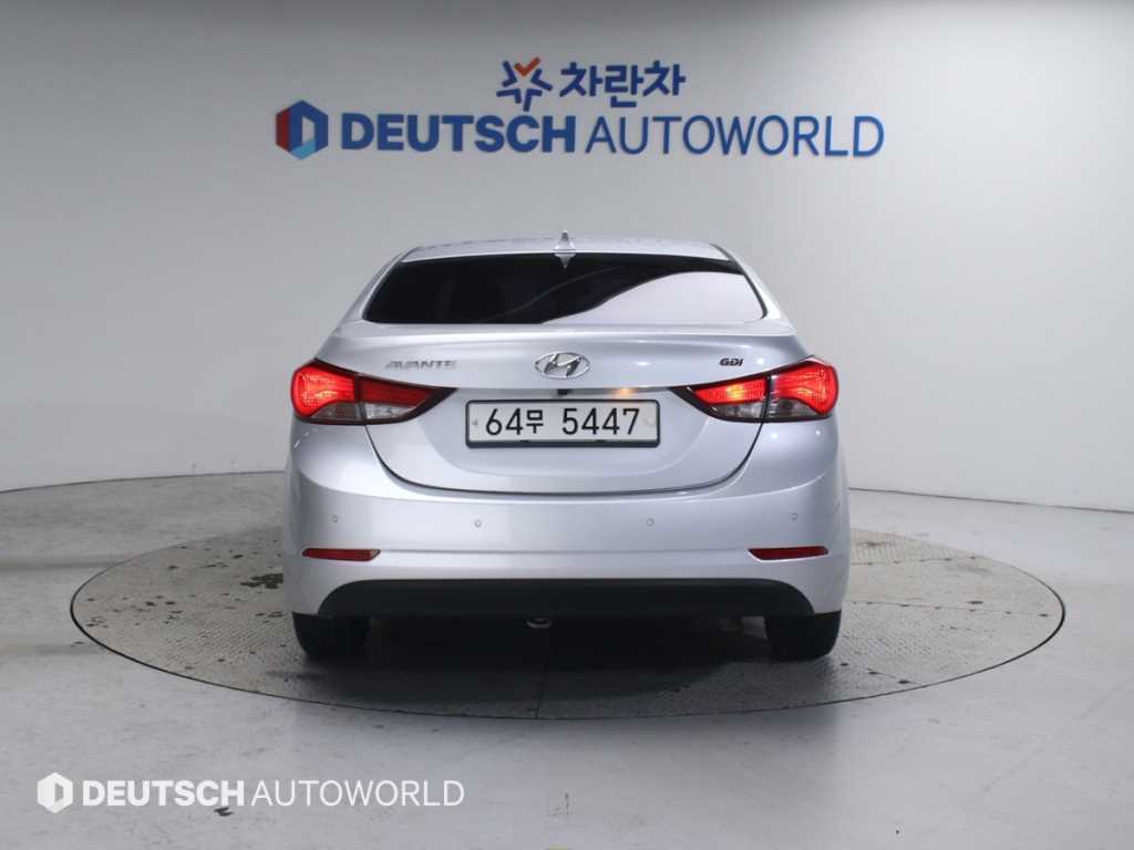 HYUNDAI Avante - Vista 4