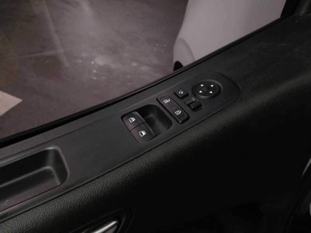 HYUNDAI Staria - Vista 9