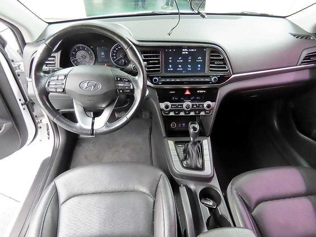 HYUNDAI Avante - Vista 7