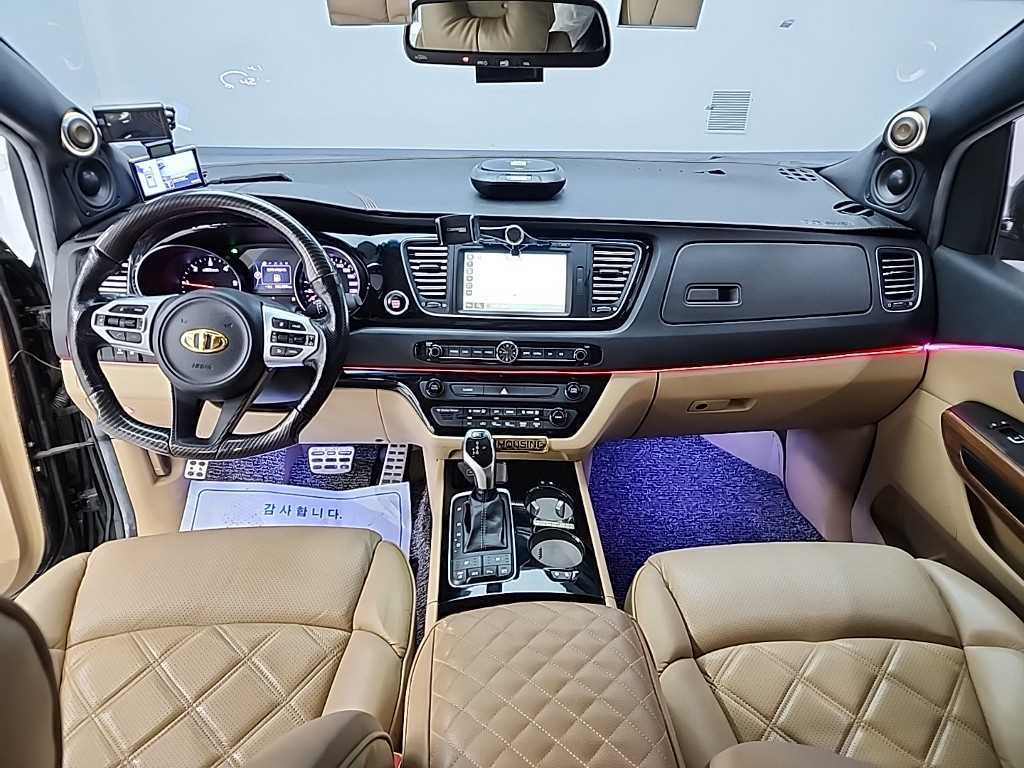 KIA Carnival - Vista 7