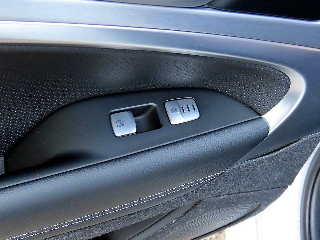 Genesis G70 2019 Blanco - Importación desde Corea - HF Imports Iquique - Foto 15