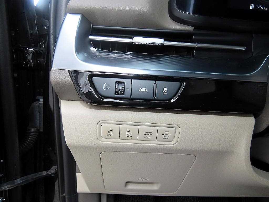 KIA Carnival - Vista 11