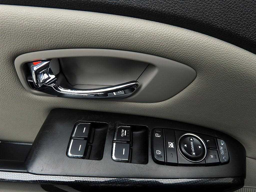 KIA Carnival - Vista 11