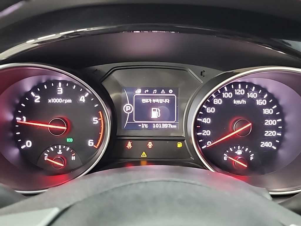 KIA Carnival - Vista 6