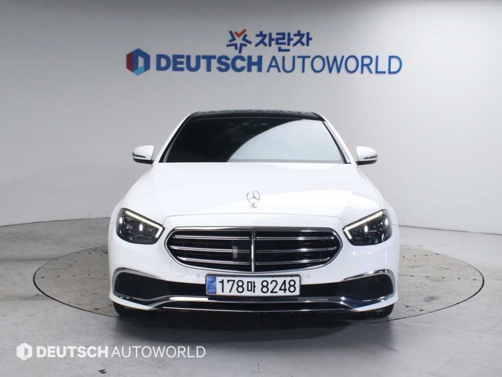 Mercedes Benz E class - Vista 3