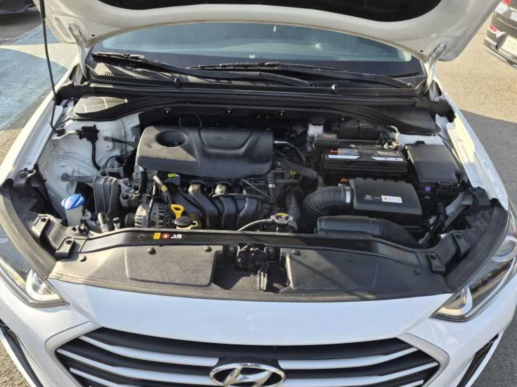 HYUNDAI Avante 2018 Blanco - Importación desde Corea - HF Imports Iquique - Foto 17