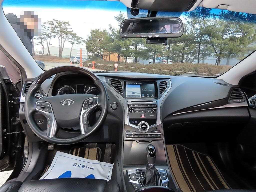 HYUNDAI Grandeur - Vista 7