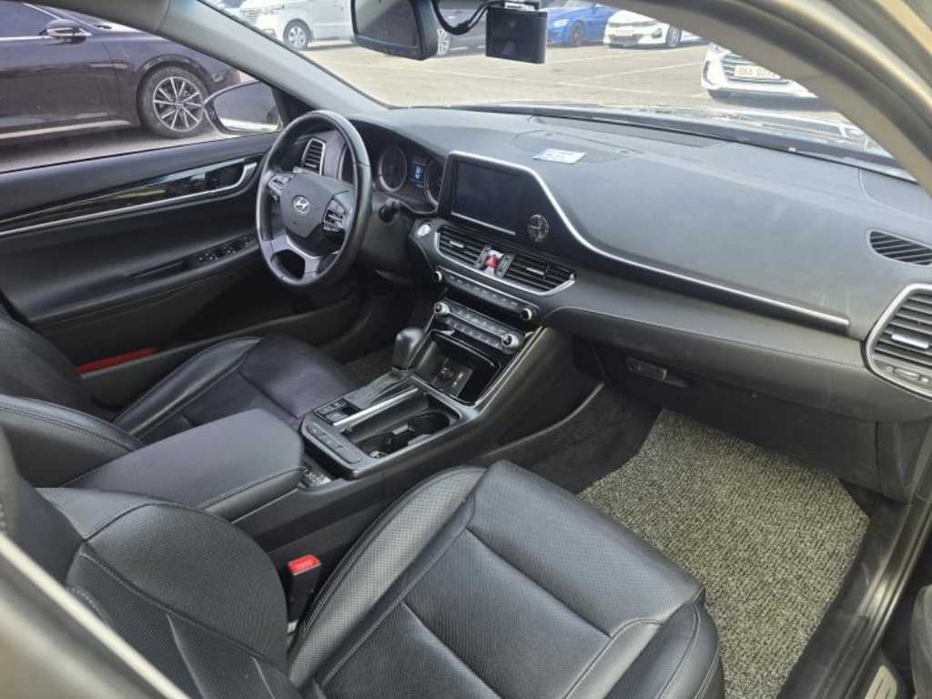 HYUNDAI Grandeur - Vista 3