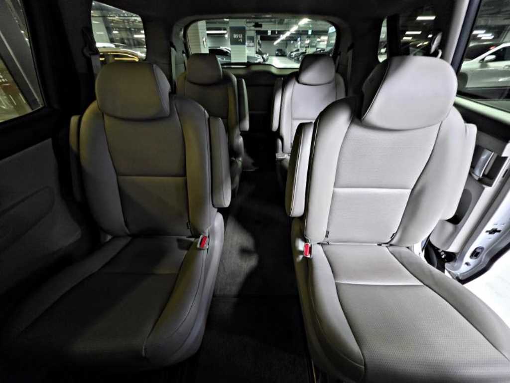 KIA Carnival - Vista 9