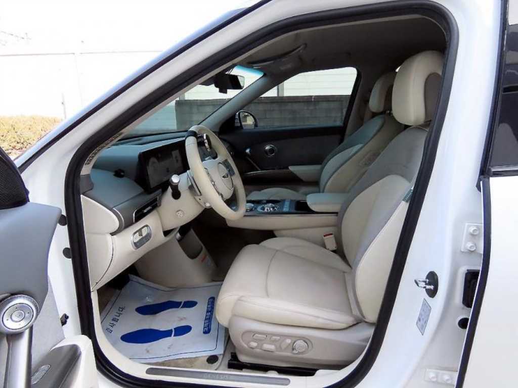 Genesis GV60 - Vista 5