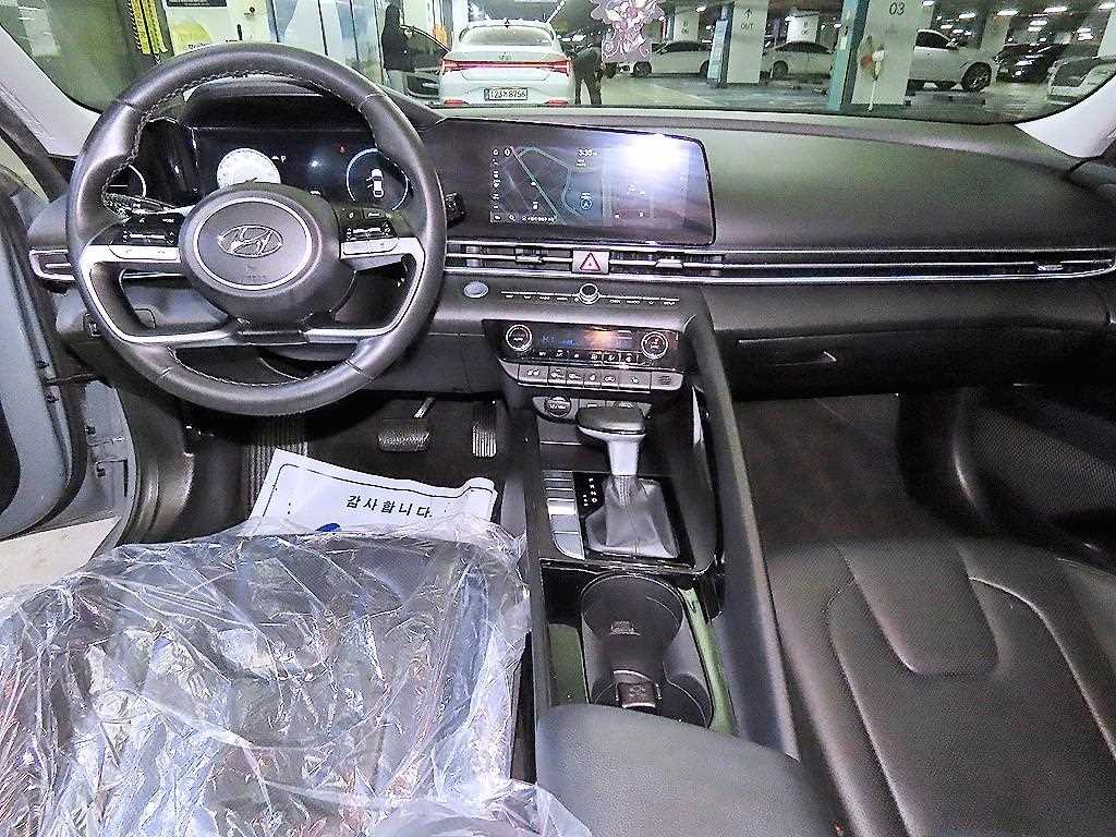 HYUNDAI Avante - Vista 10