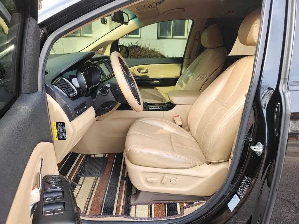 KIA Carnival - Vista 7