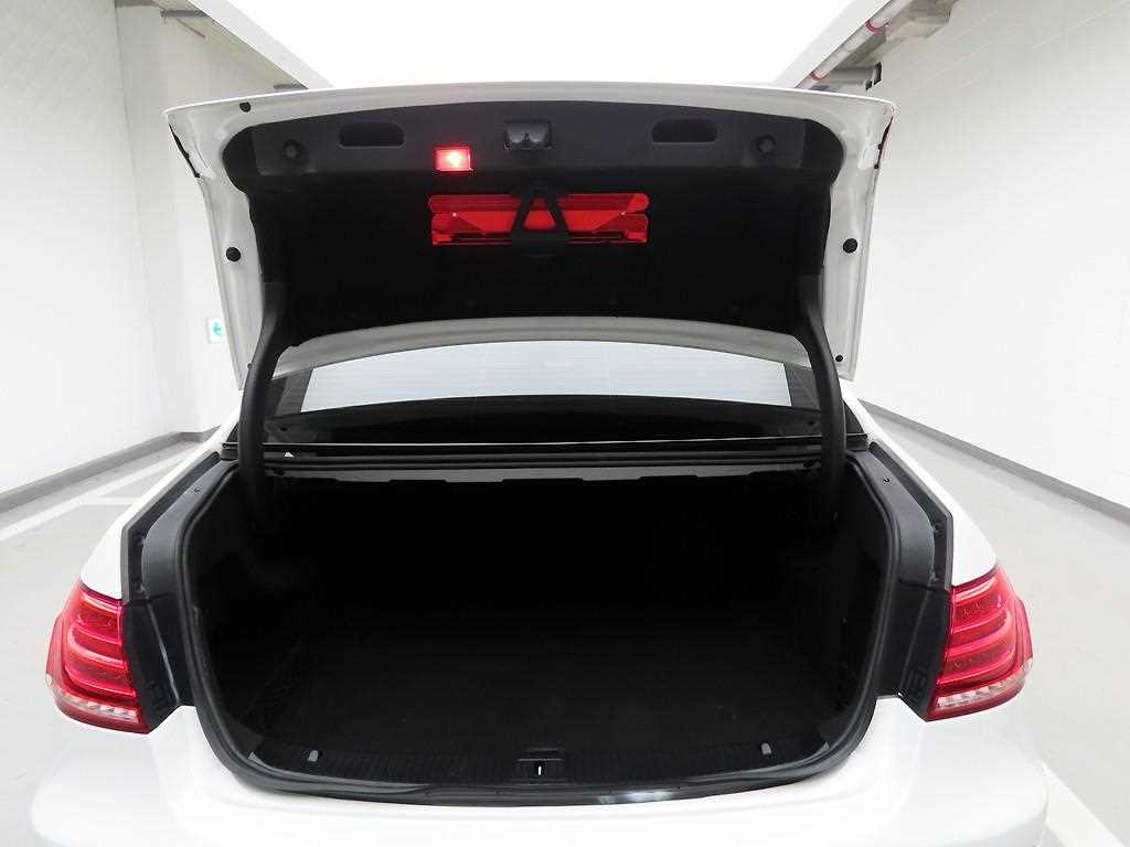 Mercedes Benz E class - Vista 5