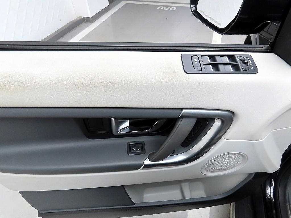 Land Rover Discovery Sports - Vista 11