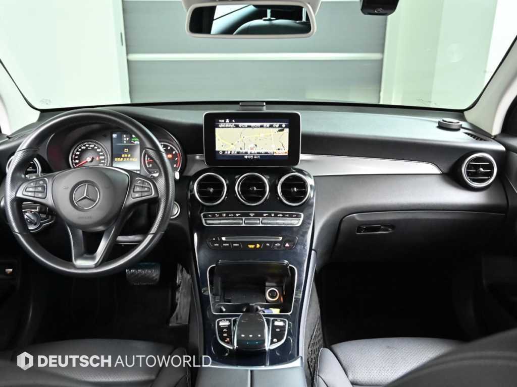 Mercedes Benz GLC Class - Vista 7