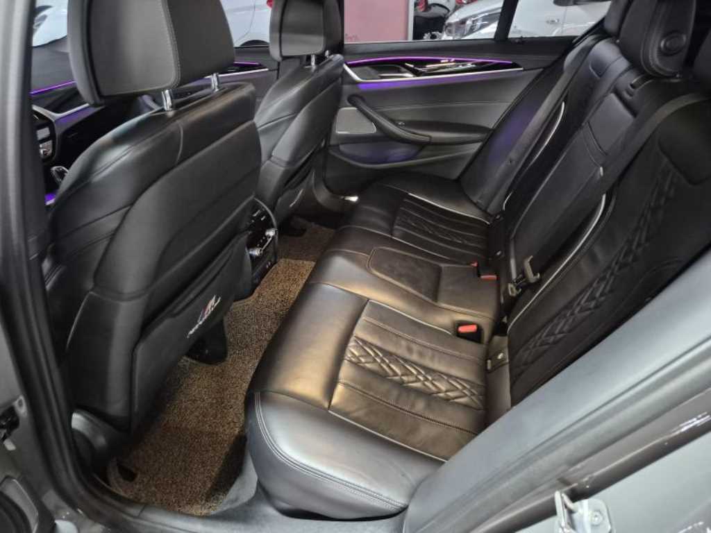 BMW 5 Series - Vista 5