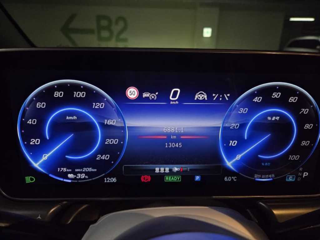 Mercedes Benz EQE - Vista 6