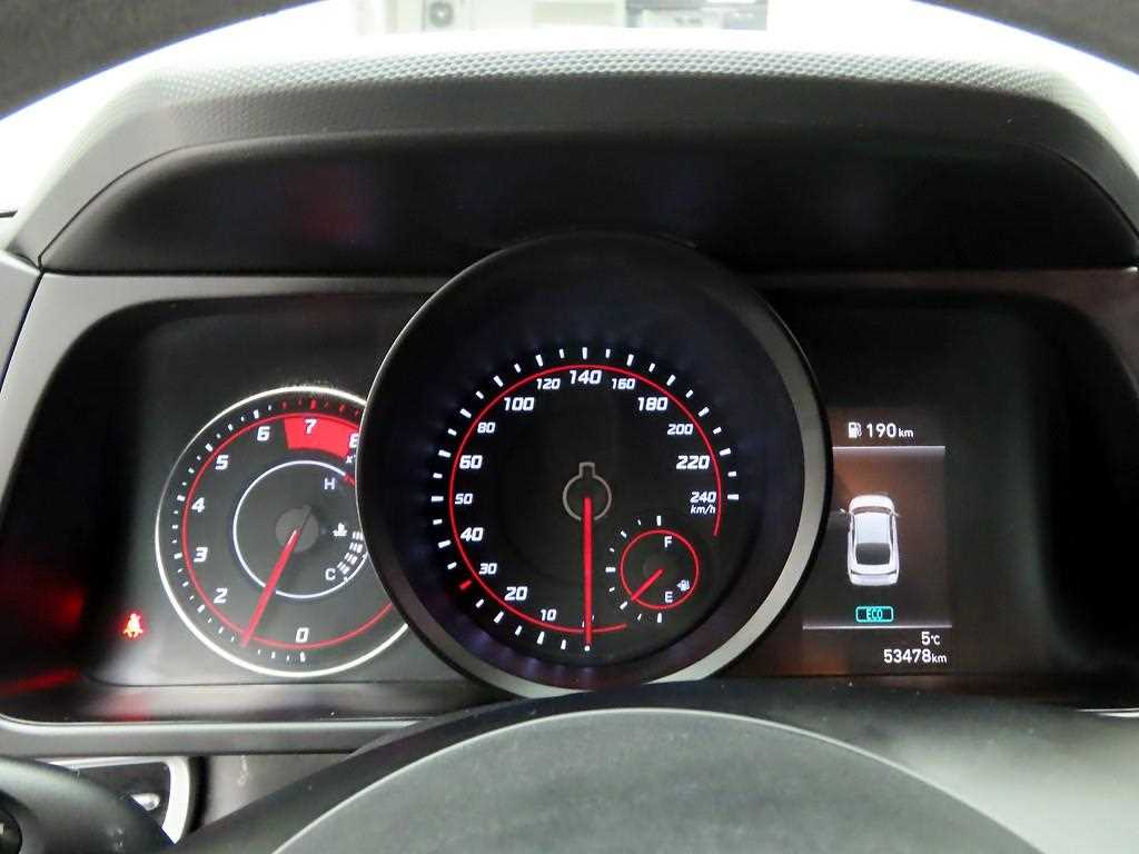 HYUNDAI Avante - Vista 5